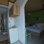 Ntina アパート Alikí